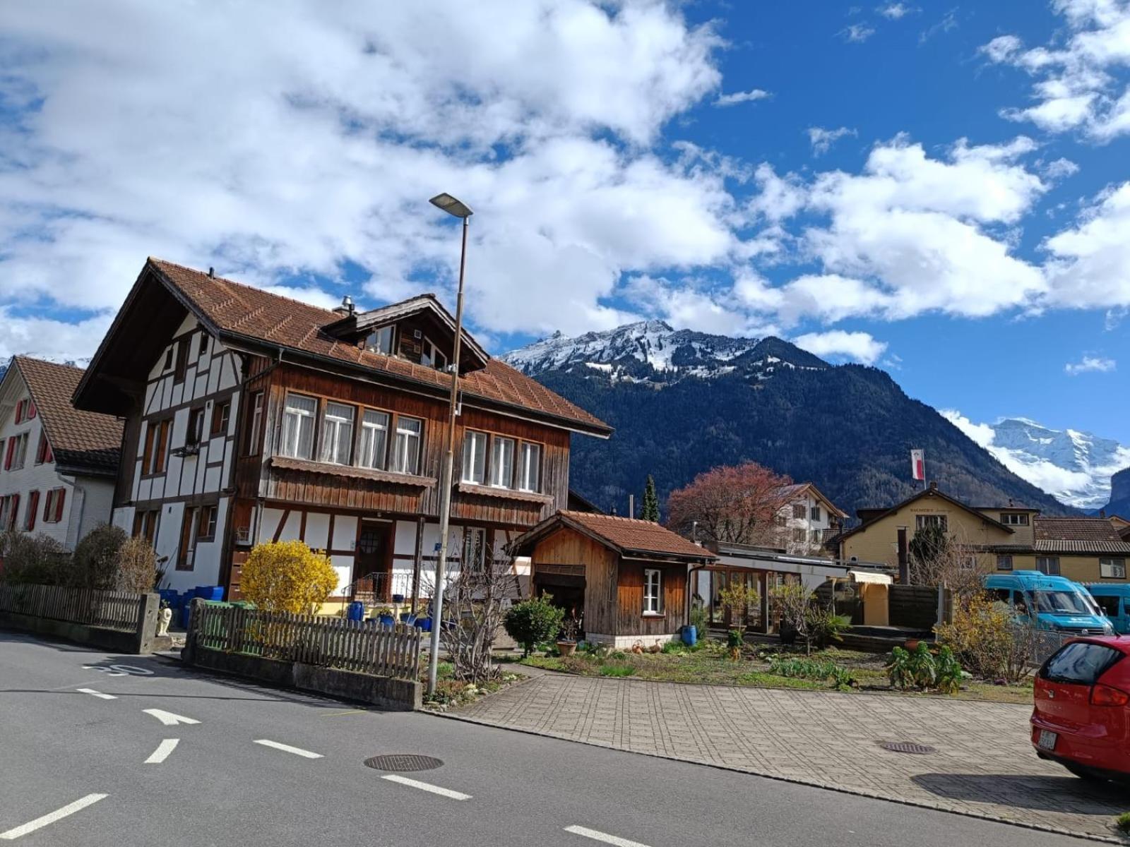 Fine&Pine Center Apartment Matten bei Interlaken Esterno foto